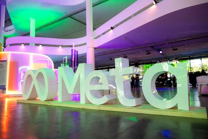 Meta explica apagão no WhatsApp, Instagram e Facebook