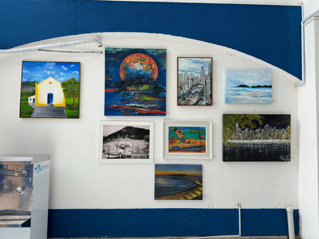 “BC Arte da Gente”: exposição traz pinturas sobre Balneário Camboriú ao Paço Municipal