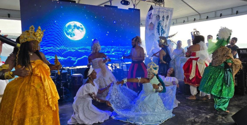 Caminhada de Iemanjá reúne quase 3 mil pessoas em Itajaí