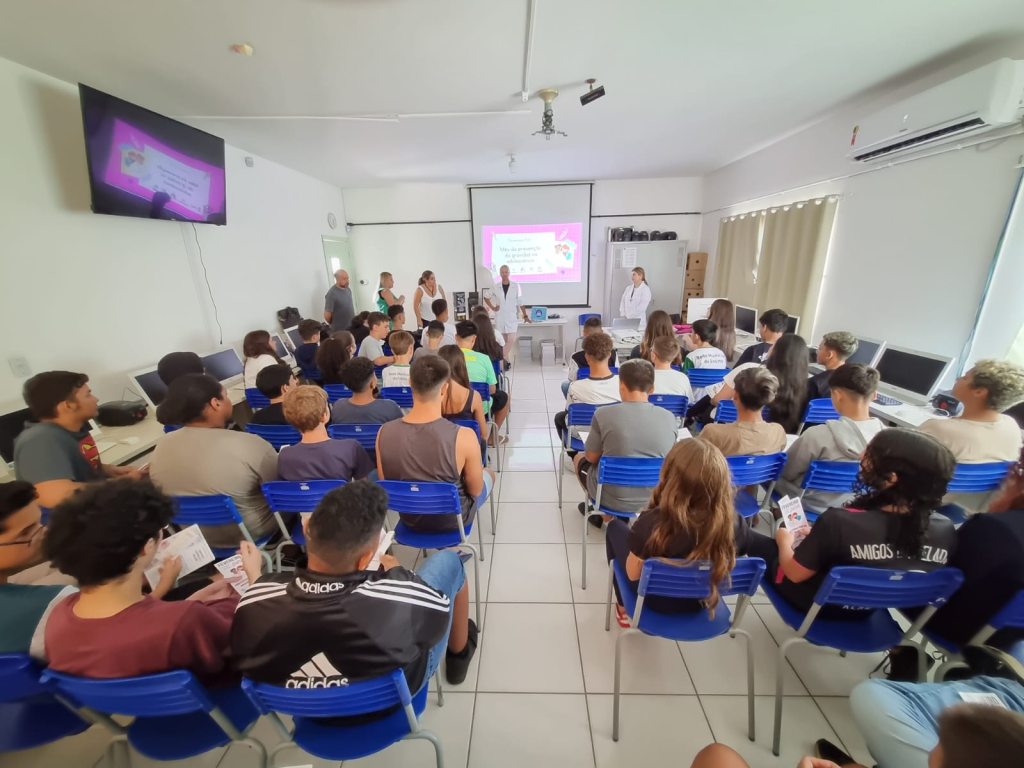 Fevereiro Pink promove conscientização sobre gravidez na adolescência em Camboriú