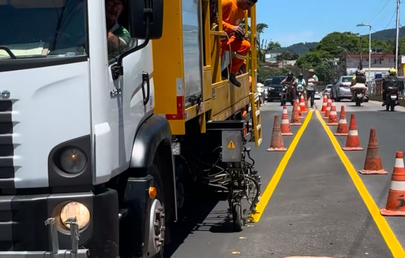 Sinalização e Pintura da Av. Santa Catarina Passam por Melhorias Importantes em Camboriú