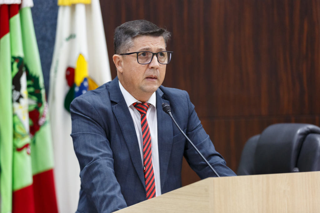 Vereador Otto da Farmácia sofre acidente na Praia Brava e é resgatado pela manhã