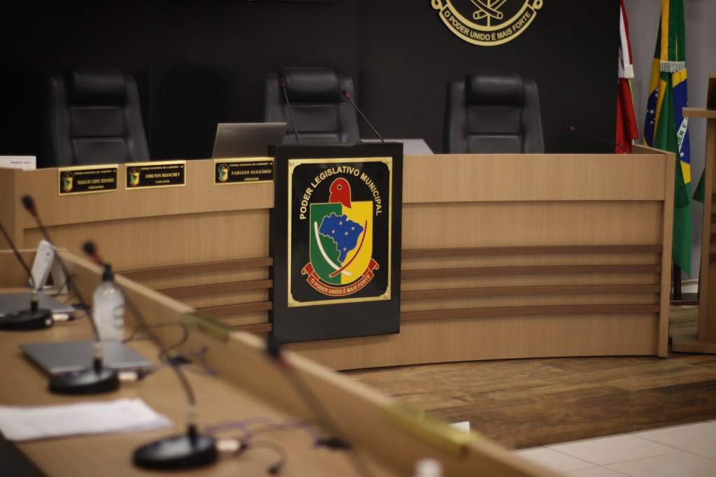 Vereadores de Camboriú votam incentivos fiscais e gratificações para servidores em sessão extraordinária