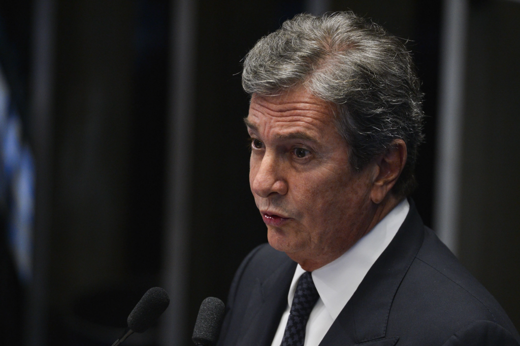 Alexandre de Moraes dá 48 horas para Collor comprovar Parkinson e bipolaridade