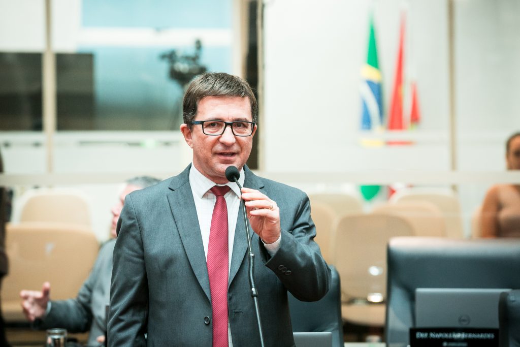 Assembleia de SC homenageia 40 anos dos Gideões