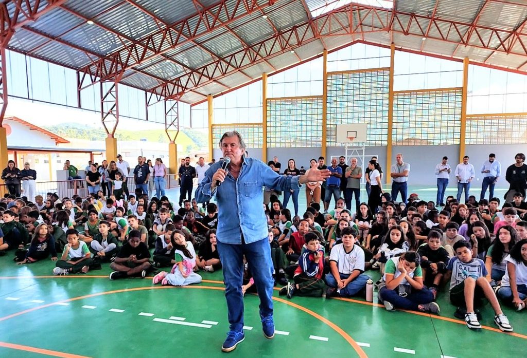 Camboriú entrega ginásio escolar no Jardim Europa com foco em integração e cidadania