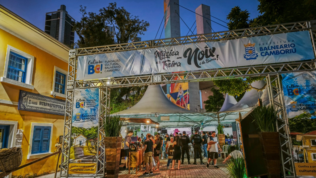 Música, cultura e orgulho: Barra celebra talentos locais na Praça do Pescador em Balneário Camboriú