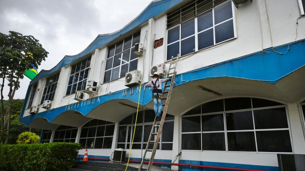 Reforma da Prefeitura de Balneário Camboriú entra na fase de pintura
