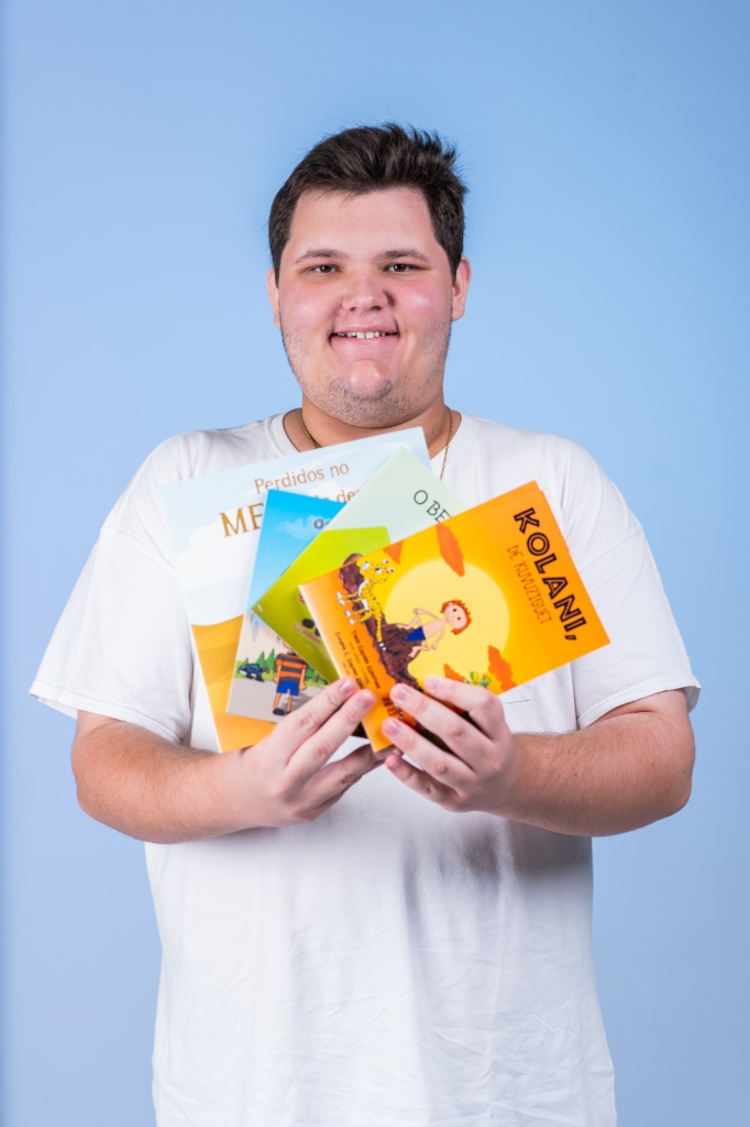 Thor Cugnier leva dinossauros, imaginação e inclusão ao Balneário Shopping