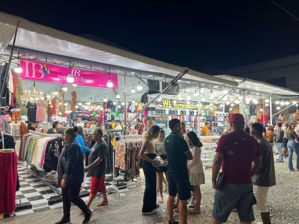 Vigilância de Camboriú autua comércios sem banheiro durante o Gideões