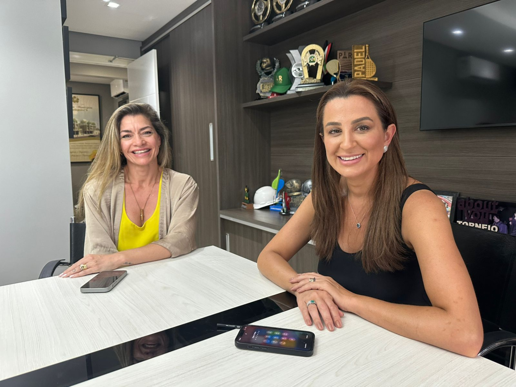 Ex-diretora do Ruth Cardoso ao lado da prefeita de Balneário Camboriú, Juliana Pavan (Foto: Reprodução)