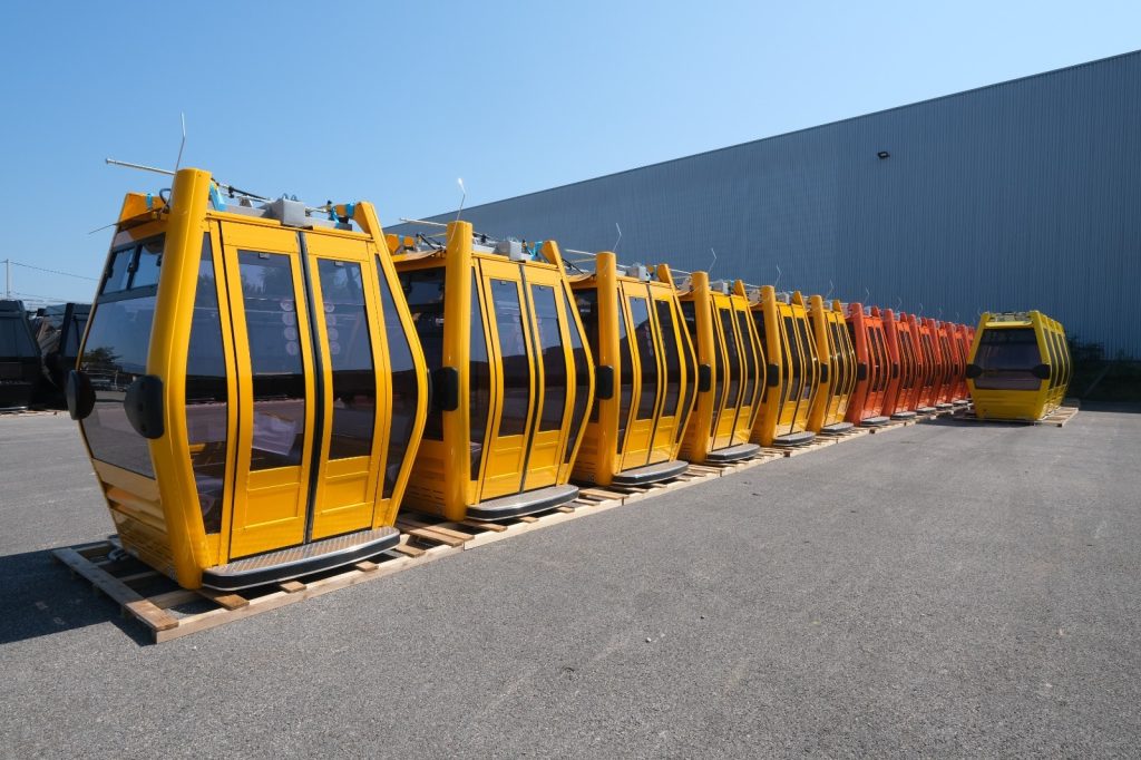 Balneário Camboriú ganha bondinhos italianos com design da Ferrari