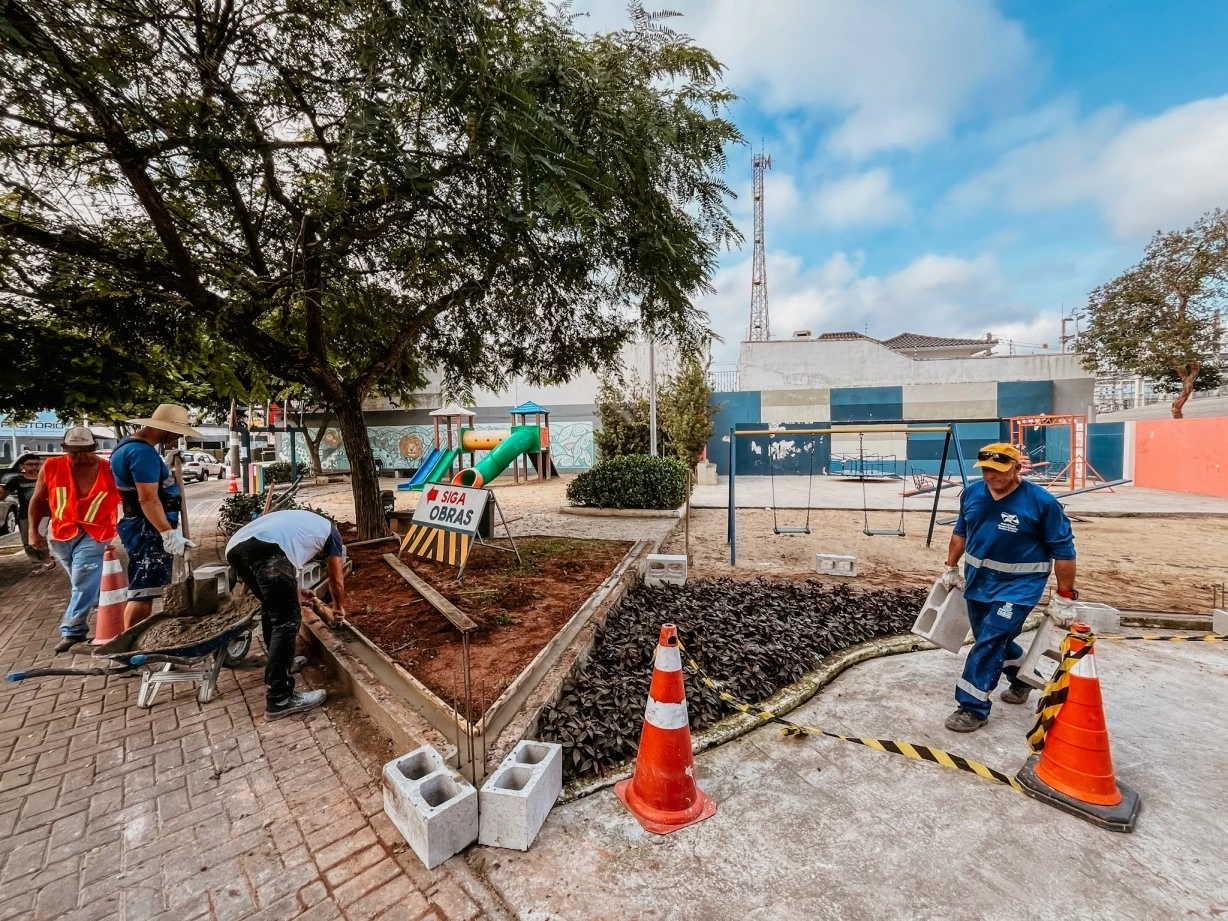 Parquinho na Quarta Avenida é fechado temporariamente para construção de nova mureta, Balneário Camboriú