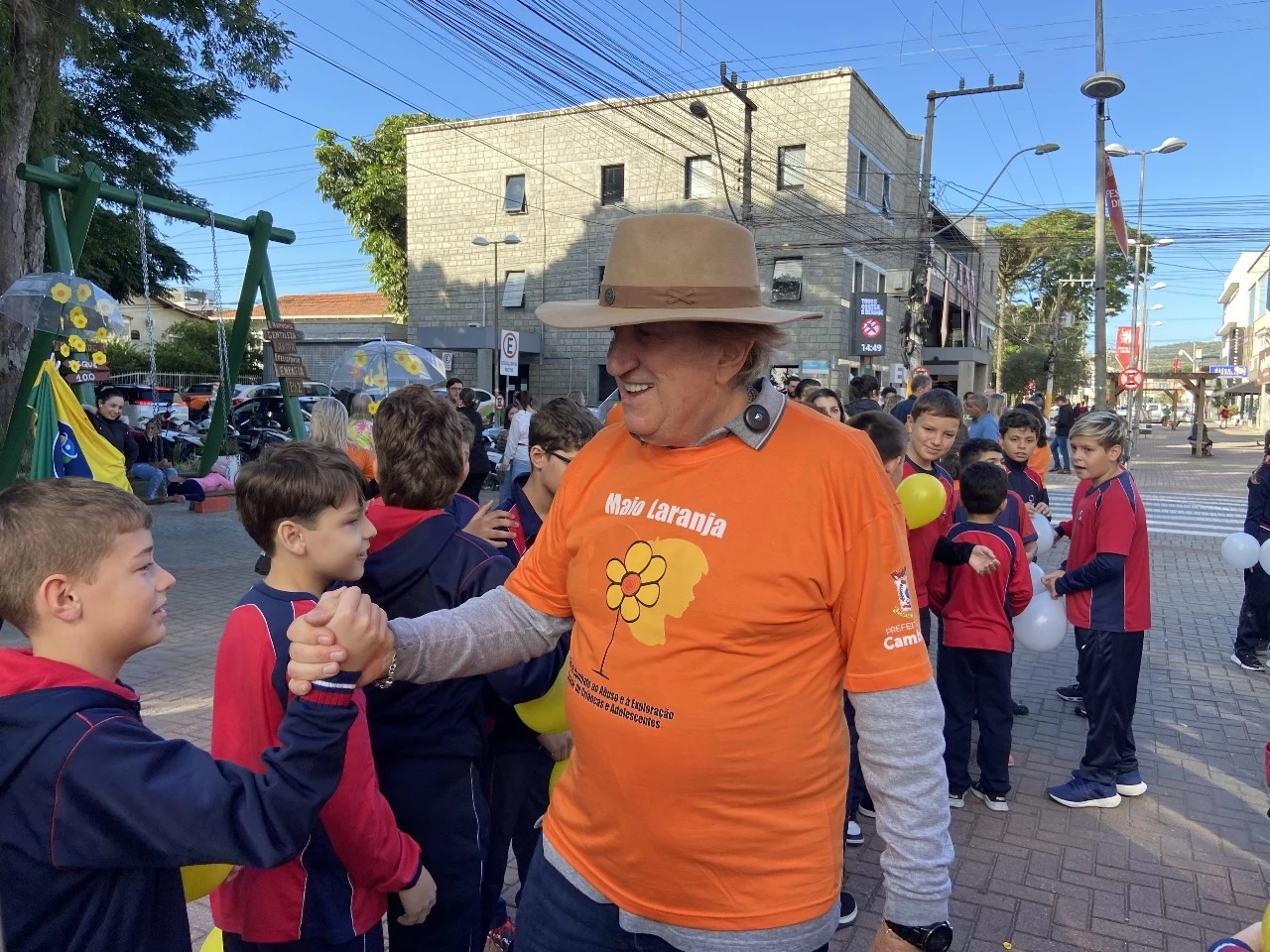 Prefeitura de Camboriú realiza primeira caminhada contra exploração e abuso sexual de crianças e adolescentes