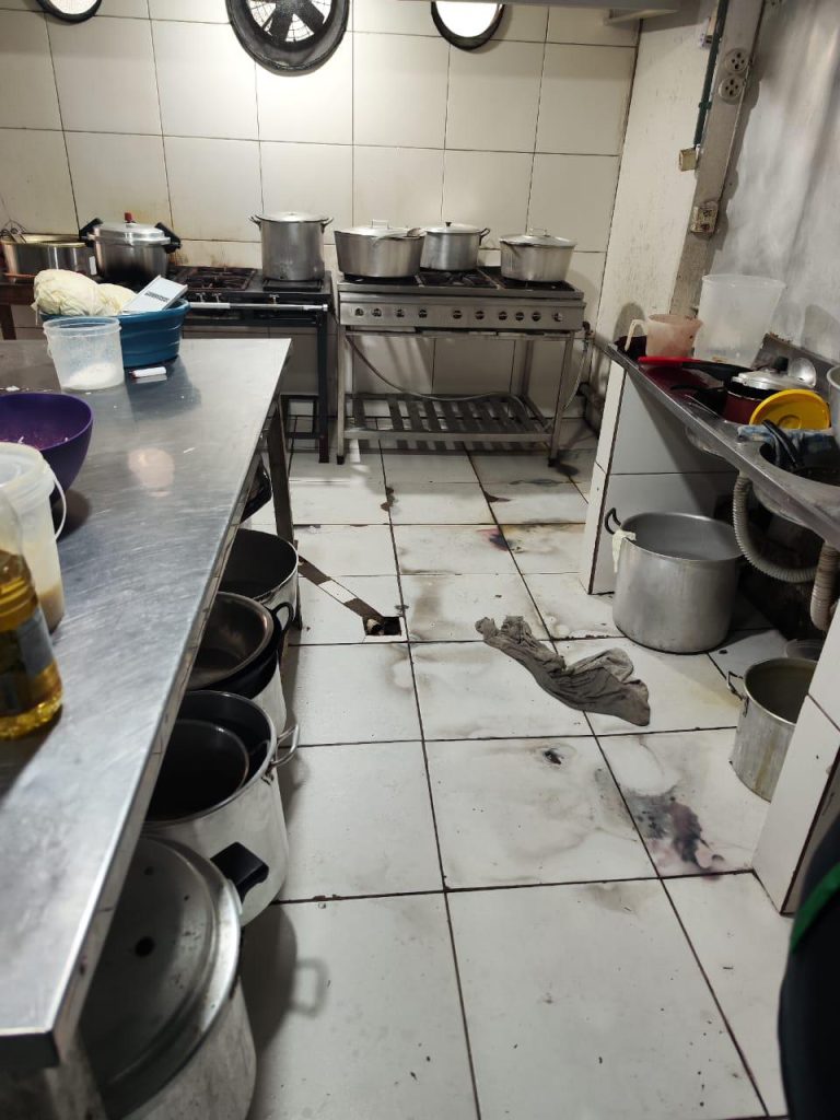 Restaurante é interditado em Itapema por sujeira e comida vencida