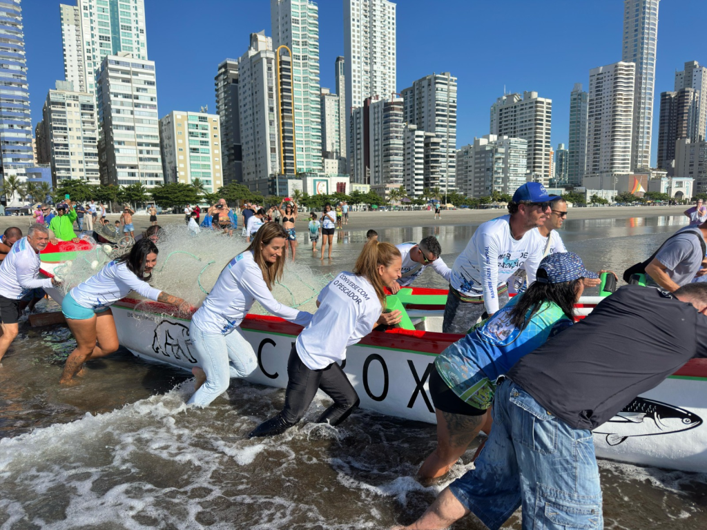 Safra da Tainha começa com bênção, emoção e promessa de bons ventos em Balneário Camboriú