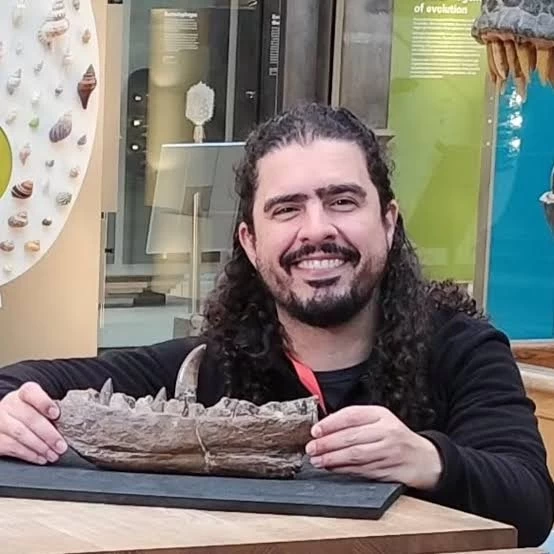 Youtuber e biólogo Pirulla sofre AVC e está internado em UTI de SP