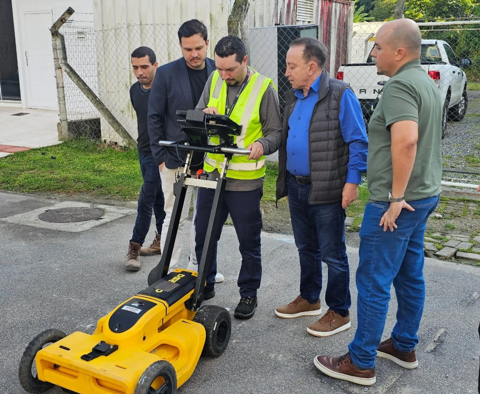 Emasa acompanha testes com georadar na Rua 1951 para possível mapeamento subterrâneo da cidade