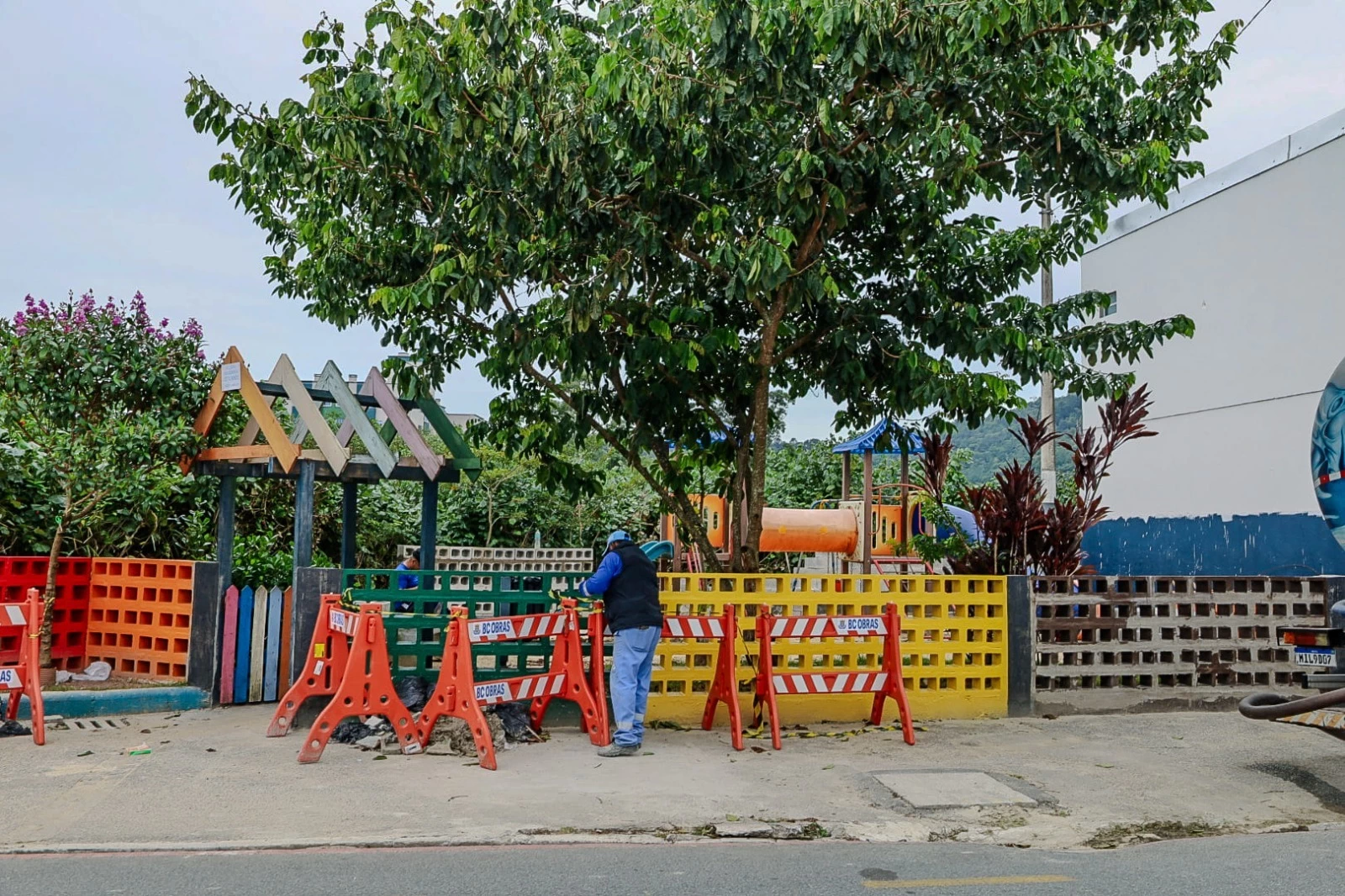 Parquinho da Rua Dom Henrique recebe obras de revitalização em Balneário Camboriú