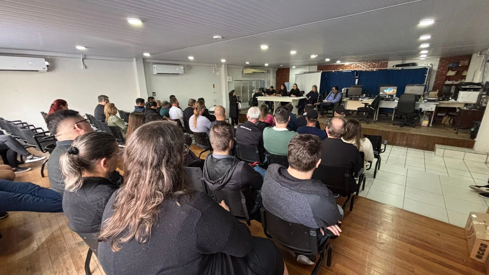 Prefeitura de Itapema realiza reunião de orientação com bares e restaurantes sobre fiscalização sanitária e gestão de resíduos