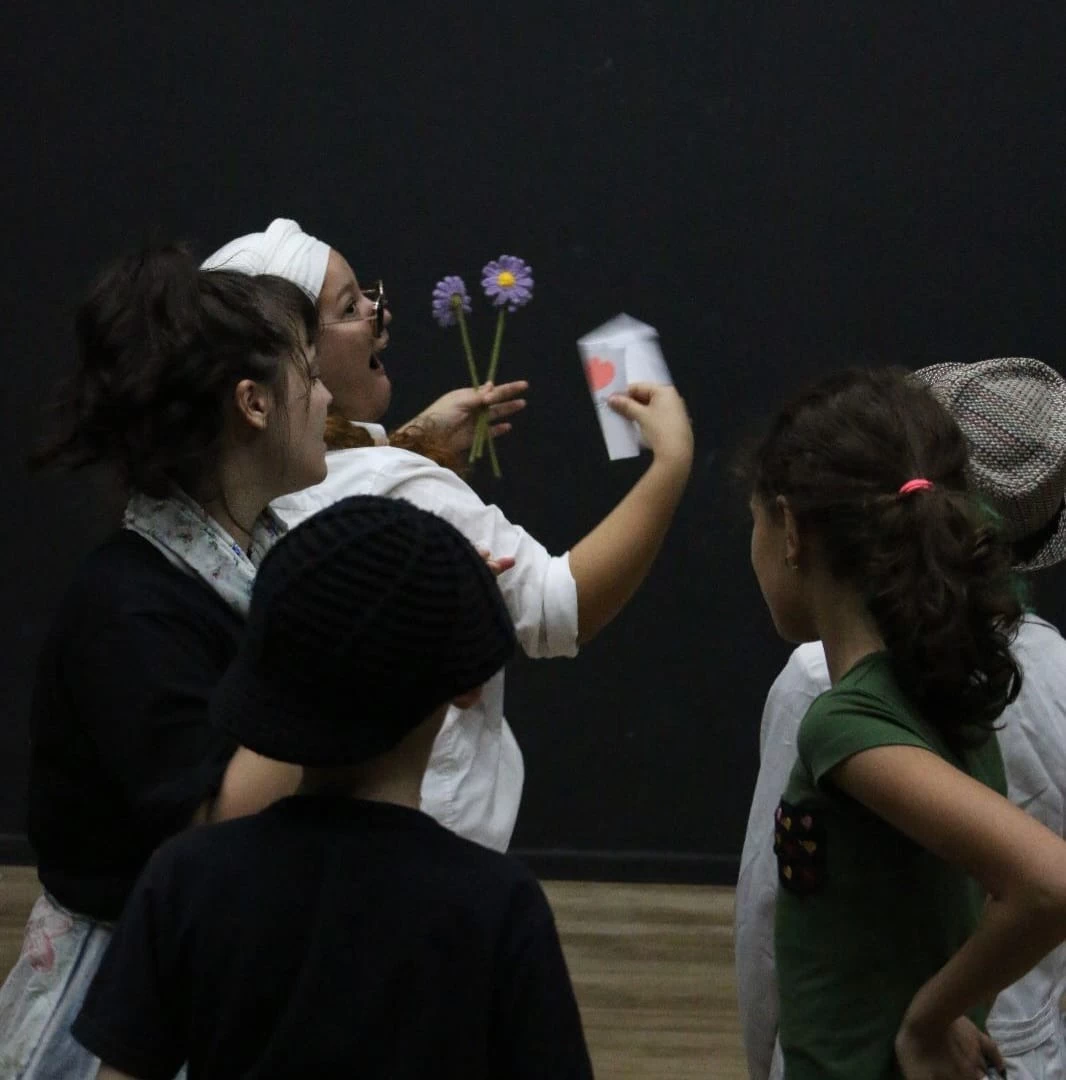 Projeto leva oficinas de teatro para alunos da rede municipal de Camboriú