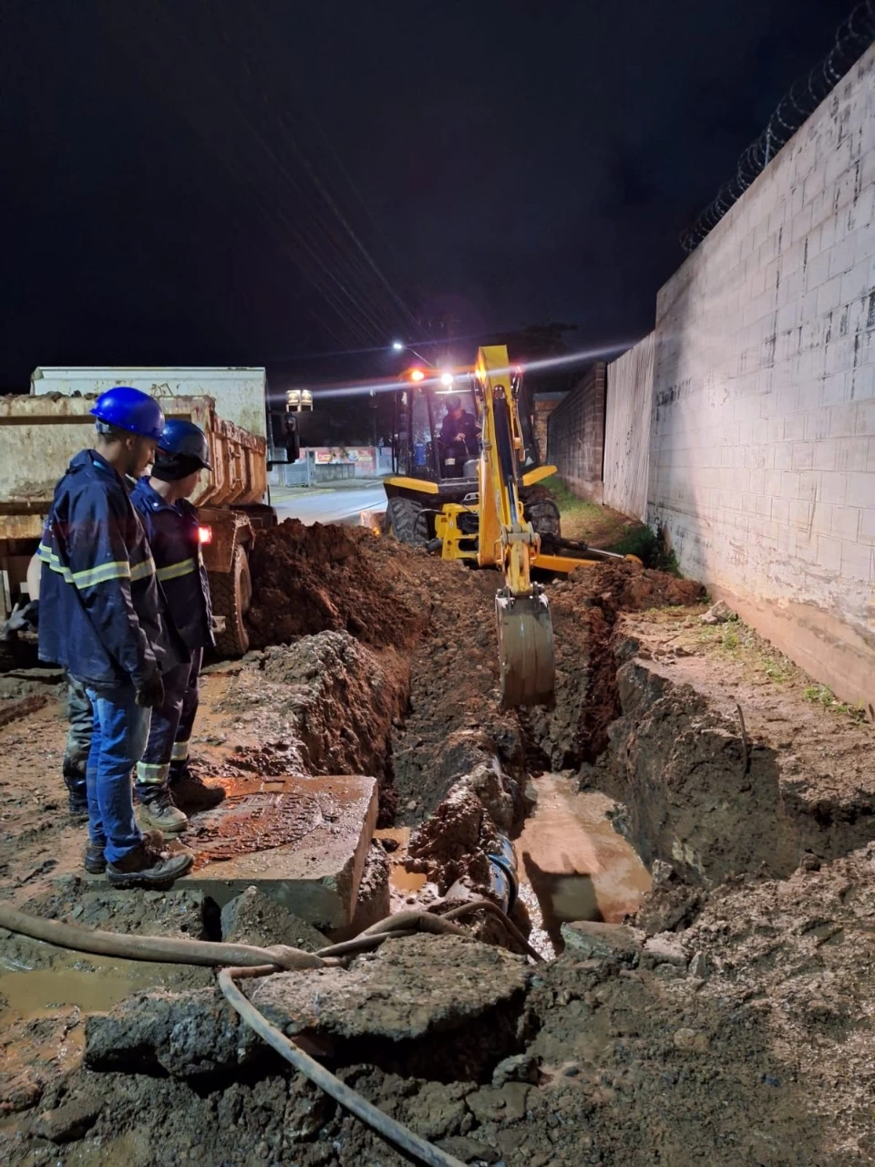 Rompimento de adutora afeta abastecimento de água em Camboriú neste sábado (14)