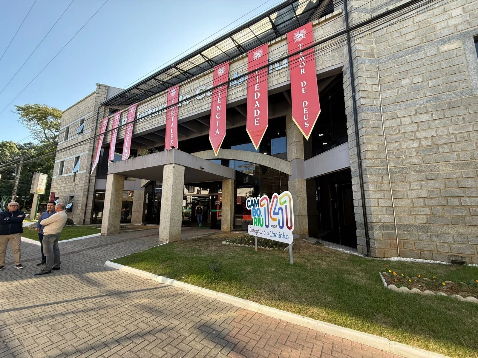 Segunda é feriado em Camboriú pela Festa do Divino Espírito Santo