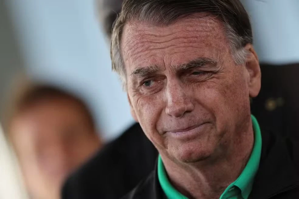 Bolsonaro é obrigado a usar tornozeleira e tem redes sociais vetadas