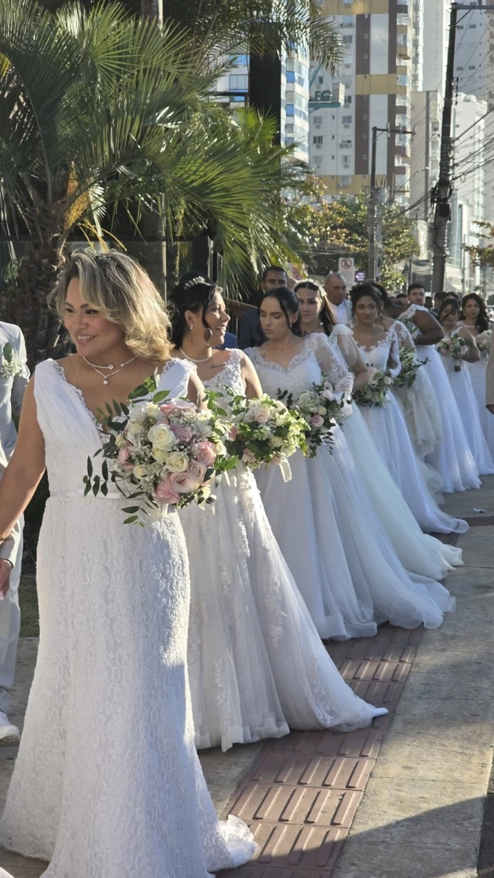 Casamento Coletivo emociona 61 casais em Balneário Camboriú