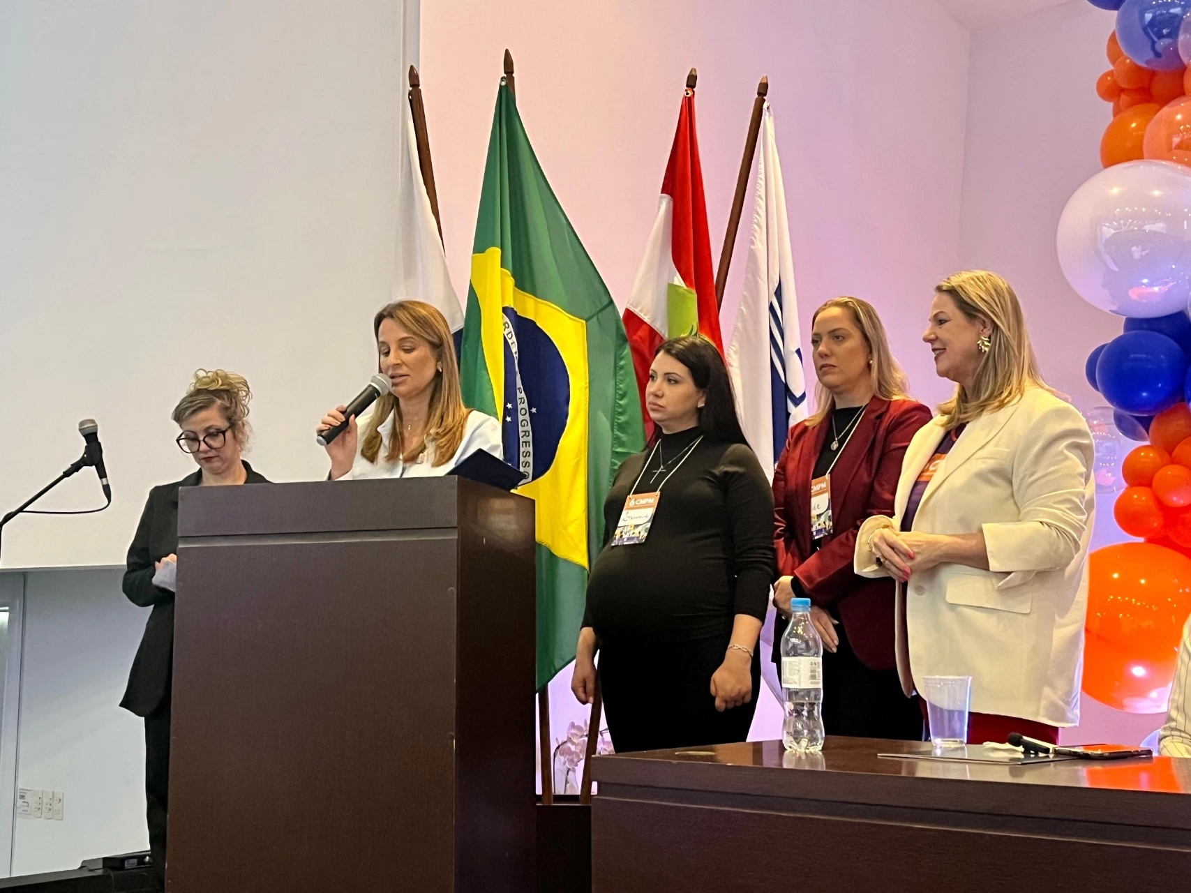 Conferência debate políticas para mulheres em Balneário Camboriú