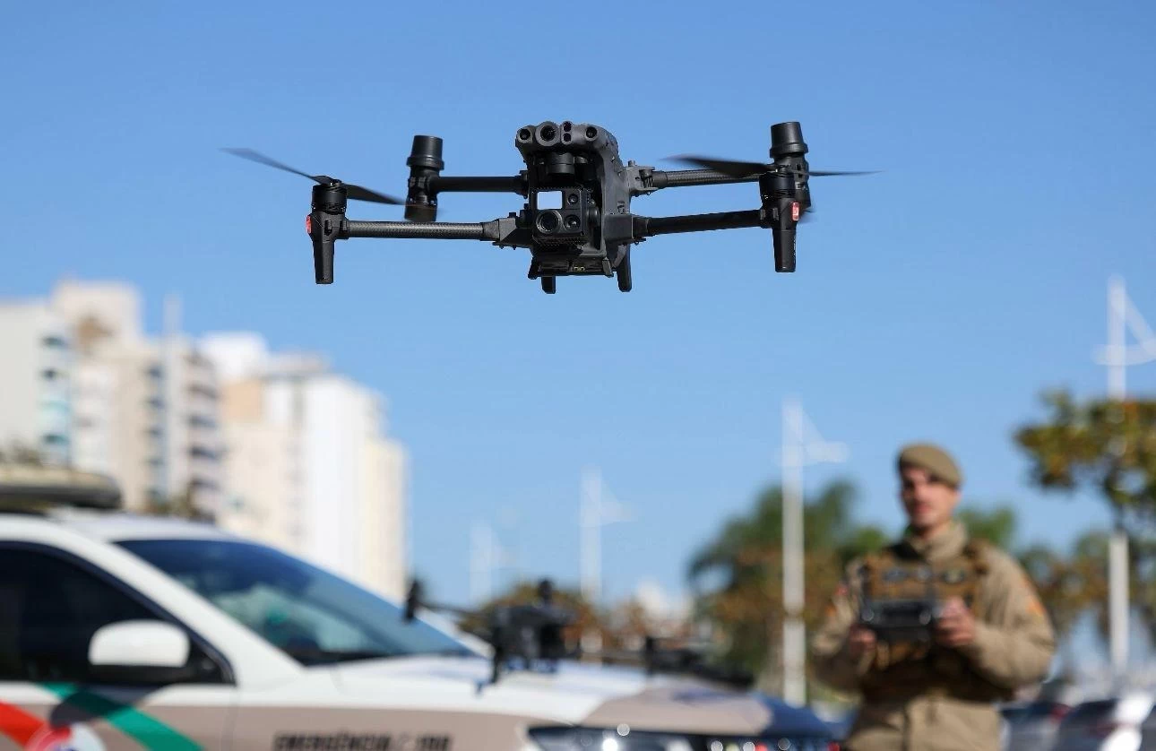 Drones com reconhecimento facial ajudam PM a prender foragido em Balneário Camboriú