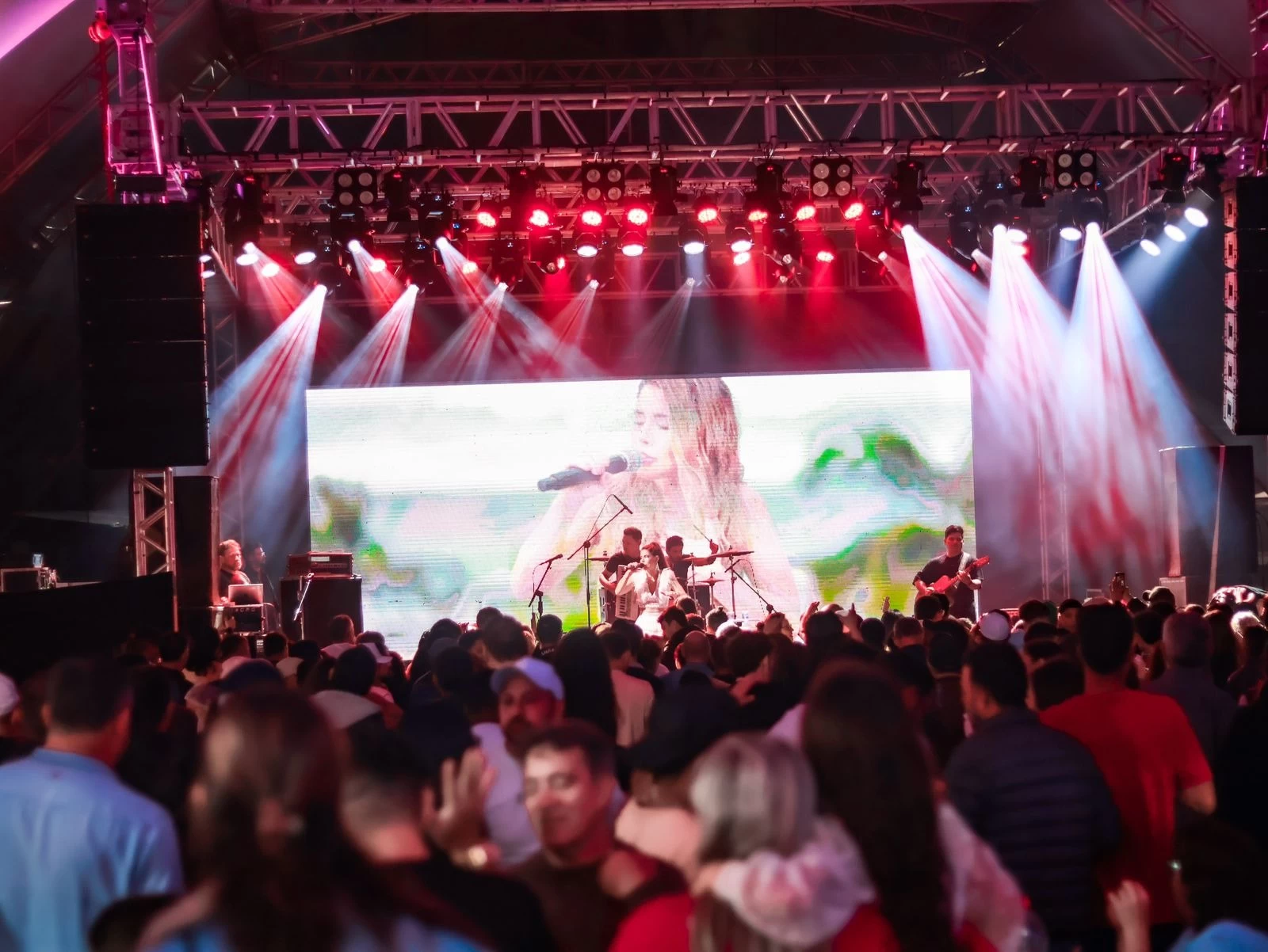 Festa do Bom Sucesso reuniu moradores e turistas em Balneário Camboriú