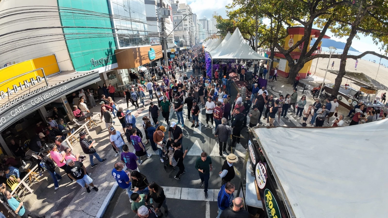 Festa dos Amigos reúne mais de 50 mil pessoas em Balneário Camboriú