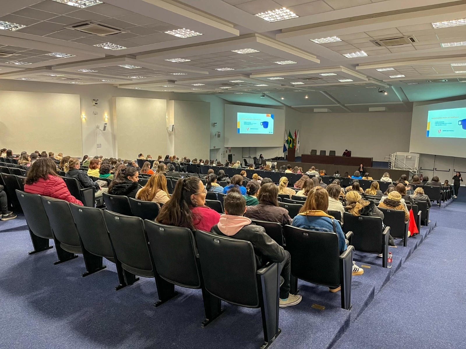 Formação continuada reúne profissionais da Educação em Balneário Camboriú