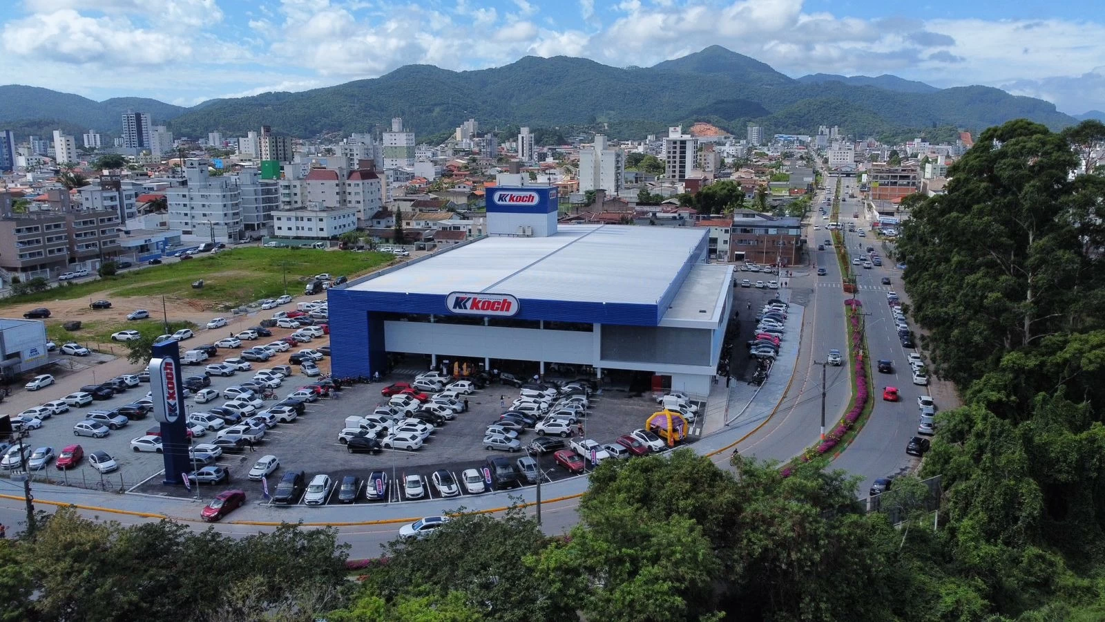 Grupo Koch abre 140 vagas em Camboriú para nova unidade