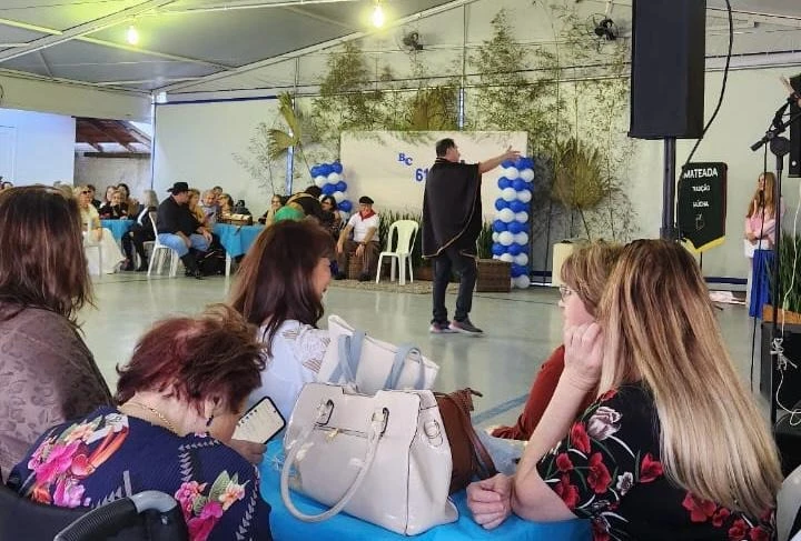 Mateada Gaúcha reúne escritores e 200 idosos em Balneário Camboriú