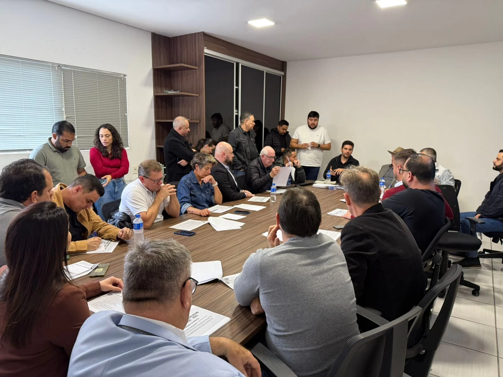 Prefeito Leonel Pavan alinha prioridades com vereadores em Camboriú