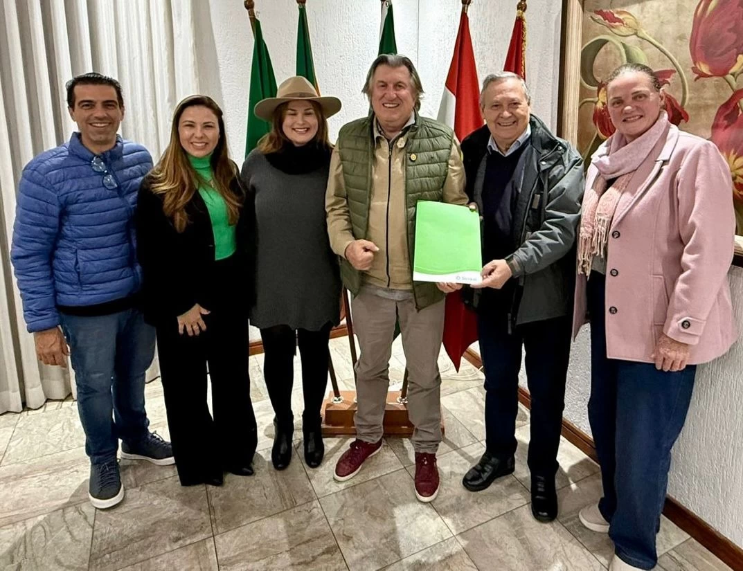 Prefeitura de Camboriú assina convênio para criação de uma Cooperativa Escolar no município