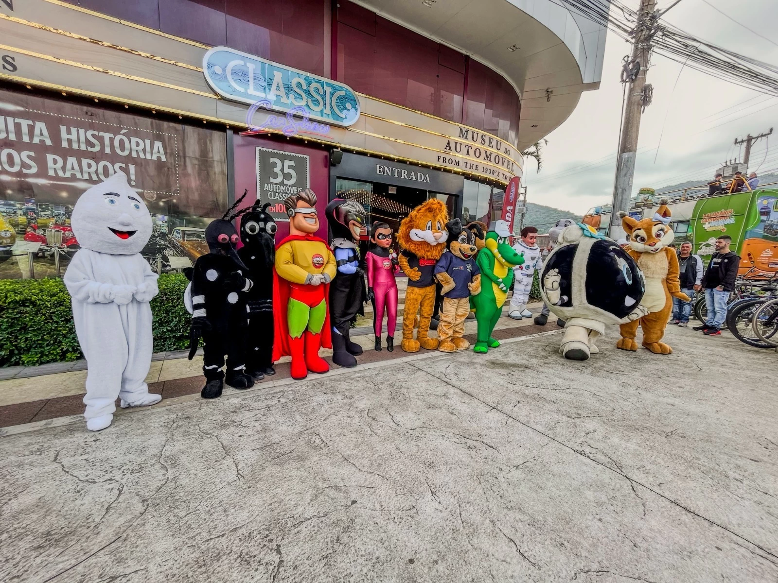 Primeiro desfile de mascotes agitou Balneário Camboriú neste sábado