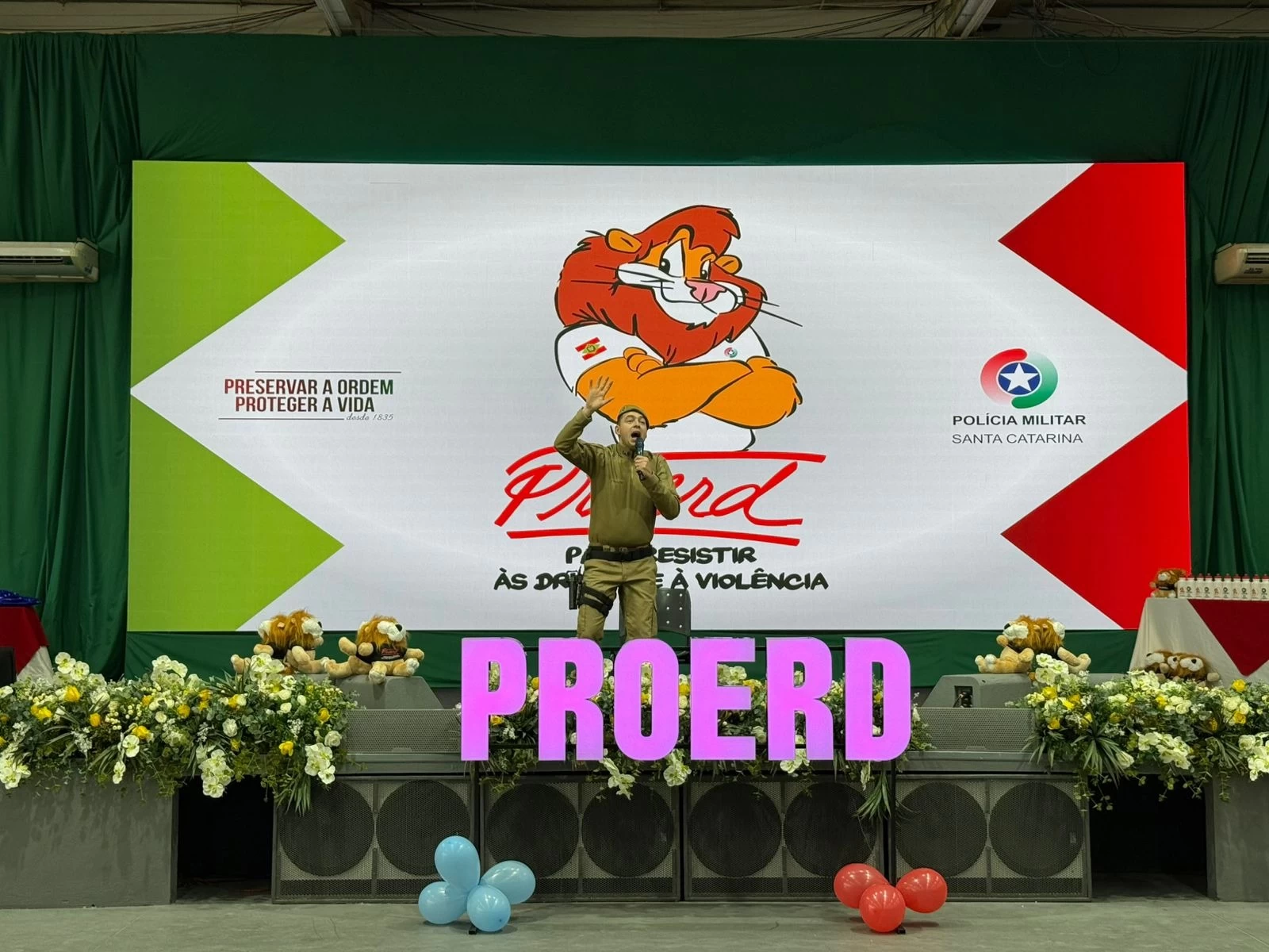 PROERD forma 600 alunos em Camboriú