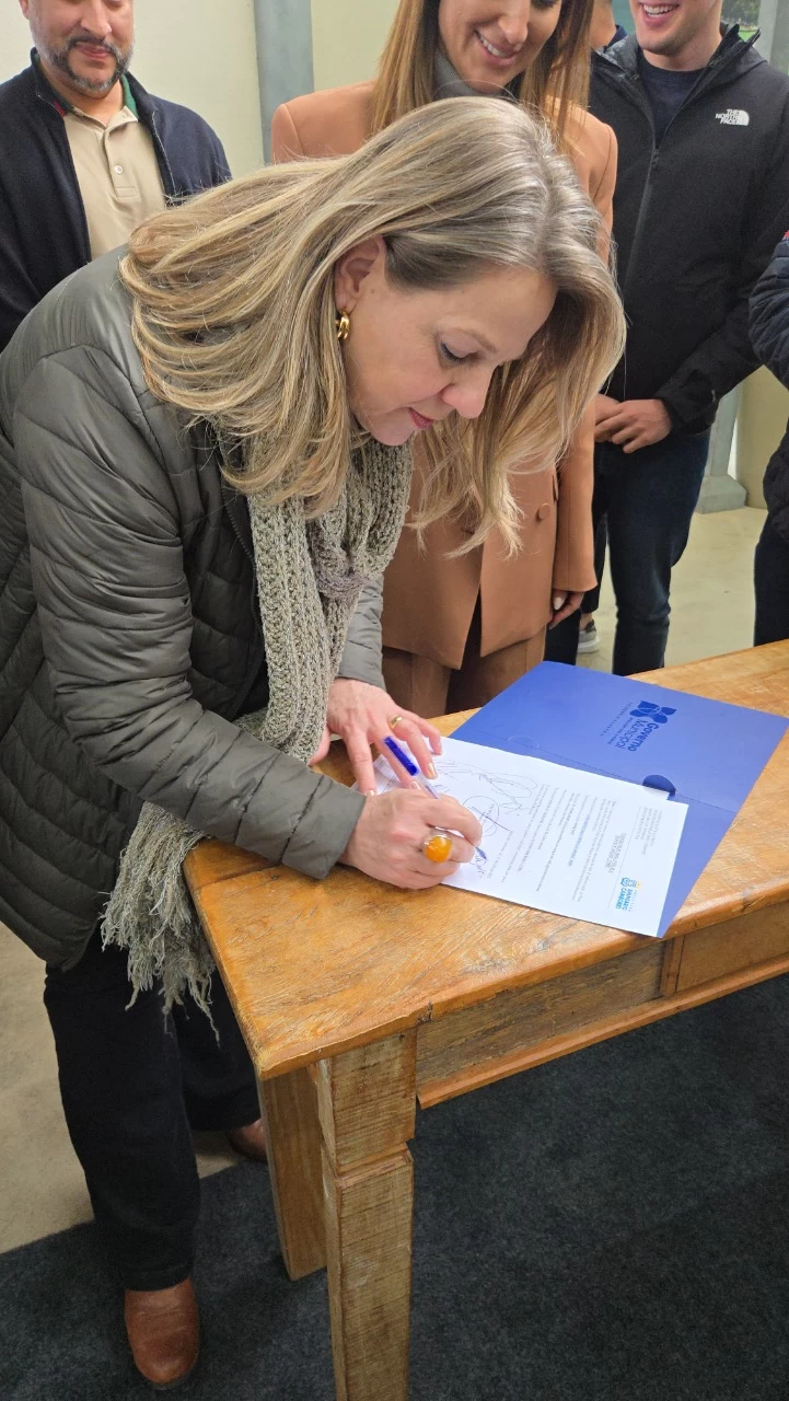 Vereadora Ciça Müller participou da assinatura da ordem de serviço para segunda etapa da reurbanização da orla da Praia Central em Balneário Camboriú