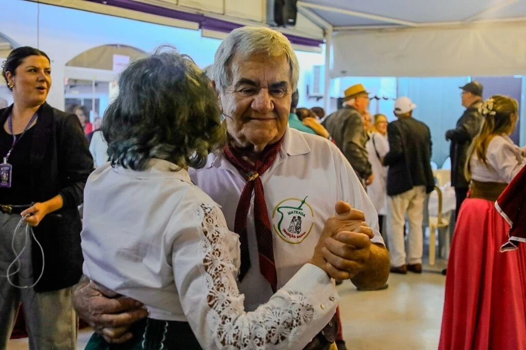 Dia dos Pais terá tarde especial para idosos em Balneário Camboriú