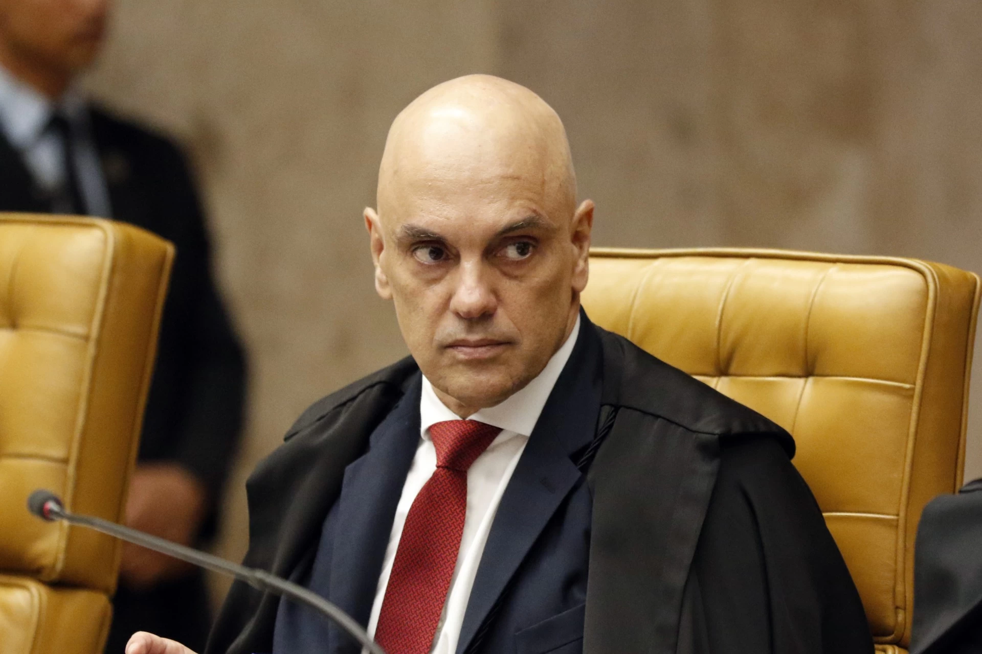 Entenda o que levou Moraes a decretar prisão domiciliar de Bolsonaro