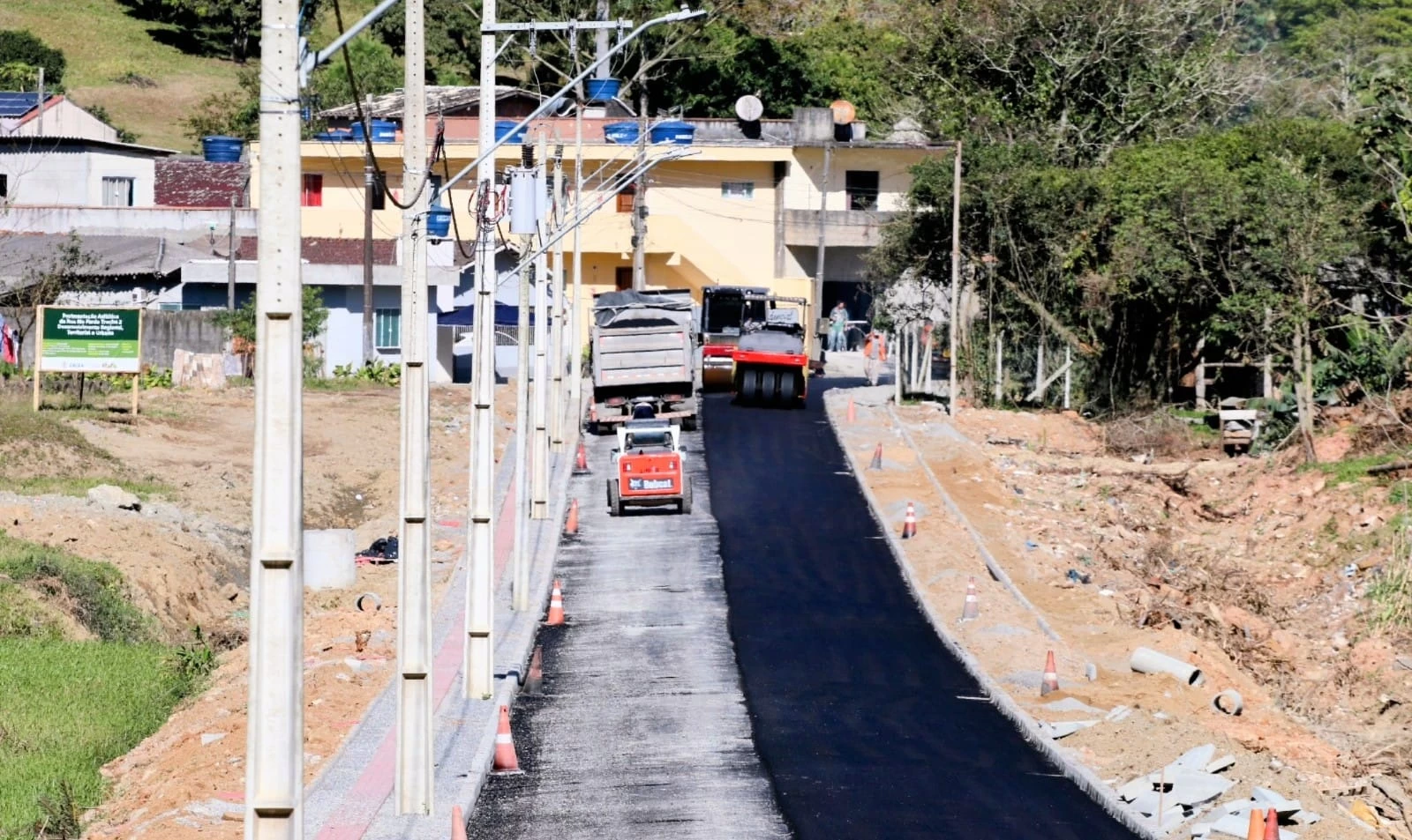 Rua Rio Pardo entra na fase final da pavimentação em Camboriú