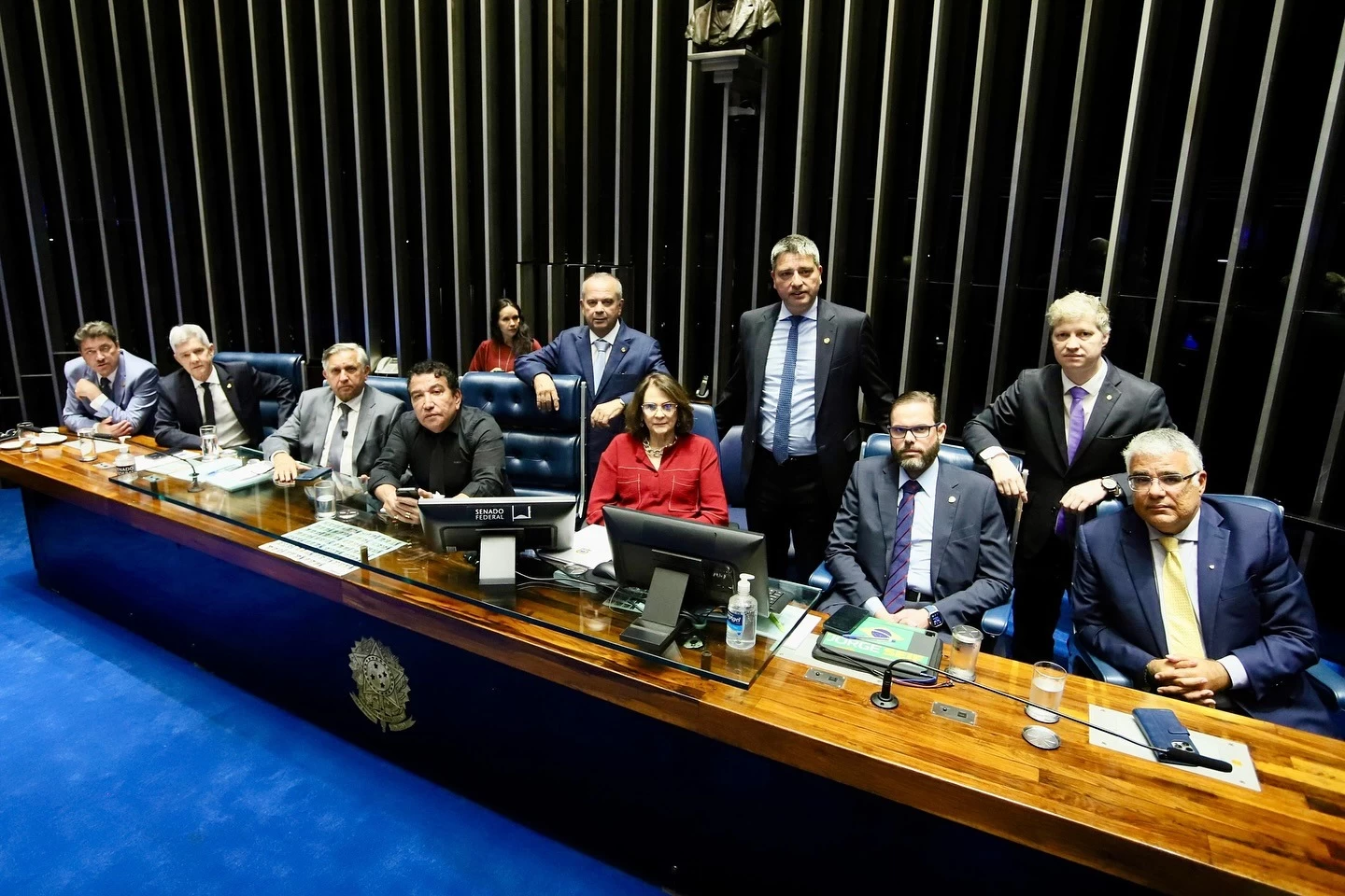 Senadores aliados de Bolsonaro exigem anistia e paralisam o Congresso