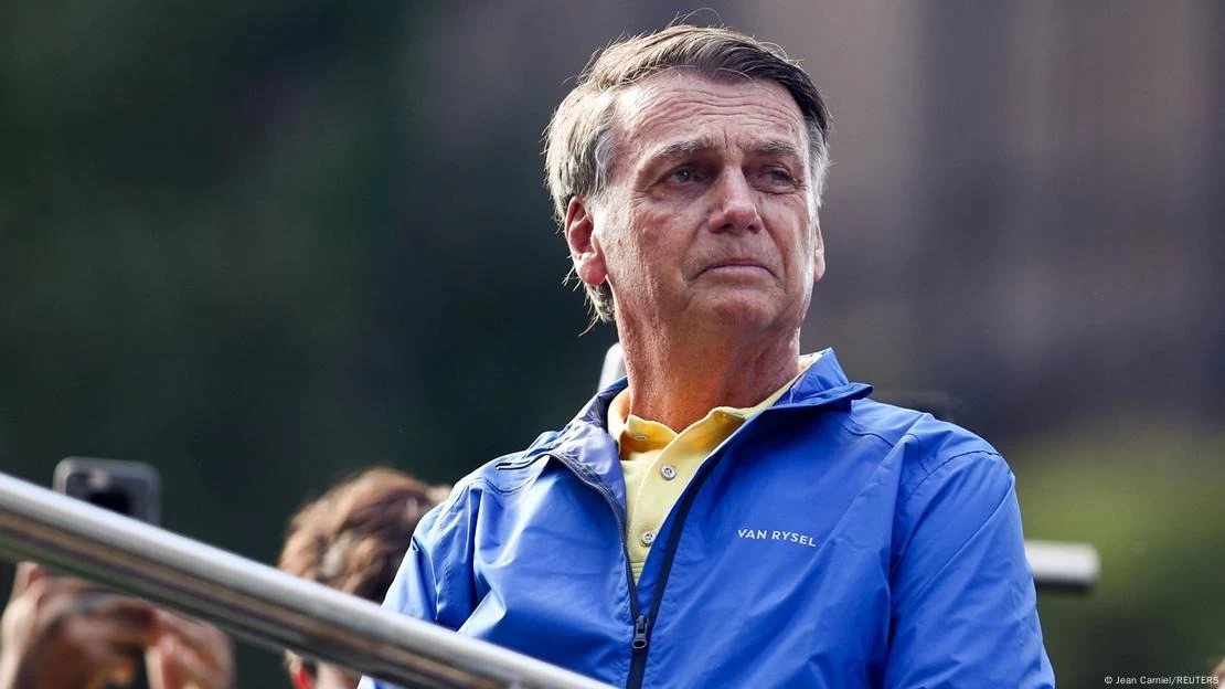 STF decreta prisão domiciliar de Bolsonaro por descumprir restrições