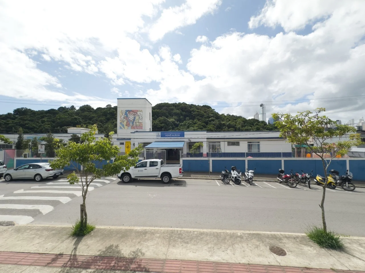 Balneário Camboriú abre licitação para reconstrução de muros em unidades públicas