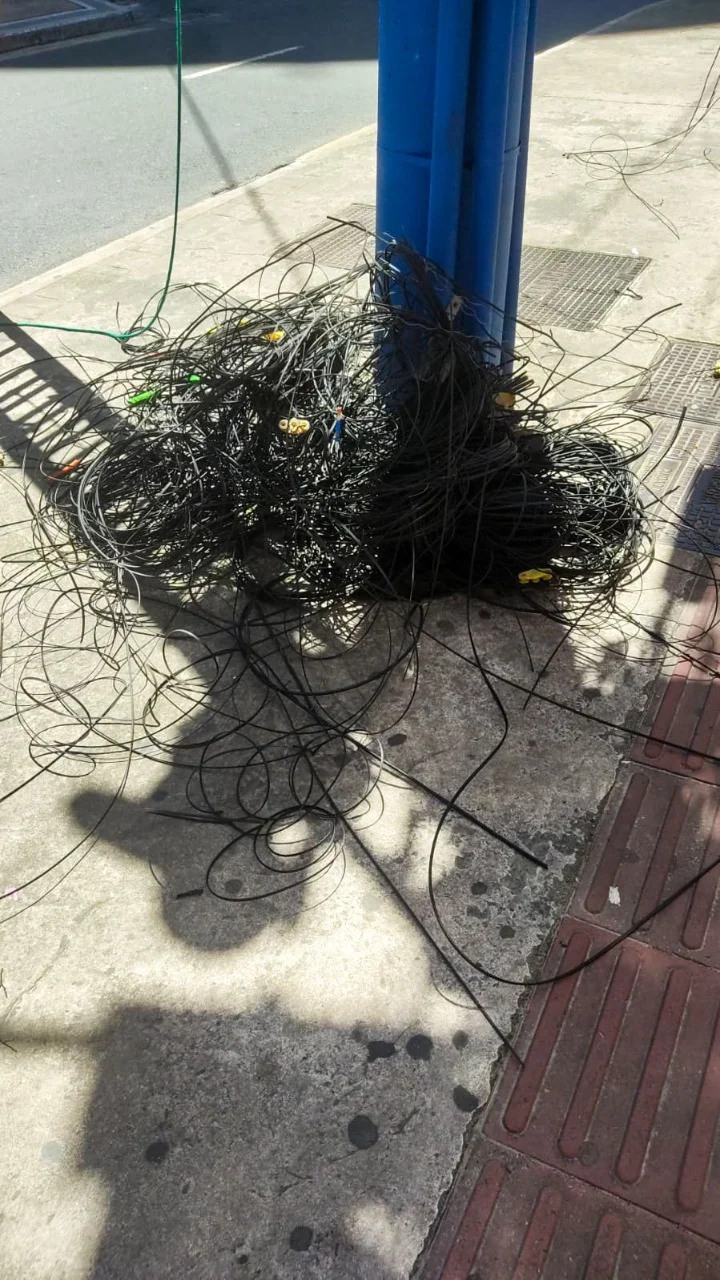 Cosip retira 1,2 tonelada de fios da Avenida Central em Balneário Camboriú