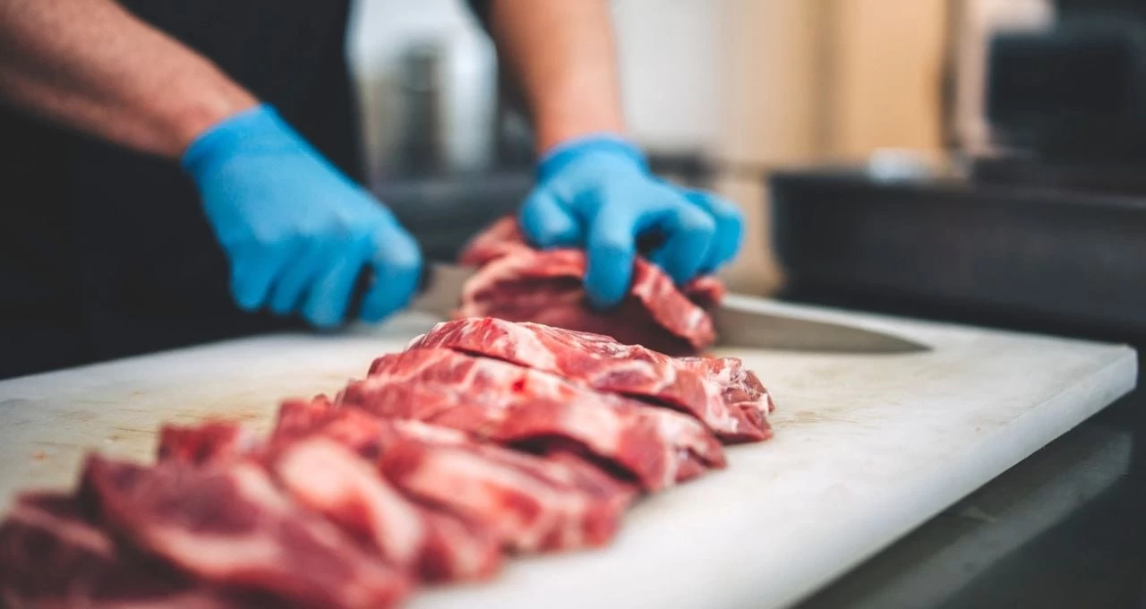 Exportação de carne brasileira bate recorde mesmo com tarifa dos EUA