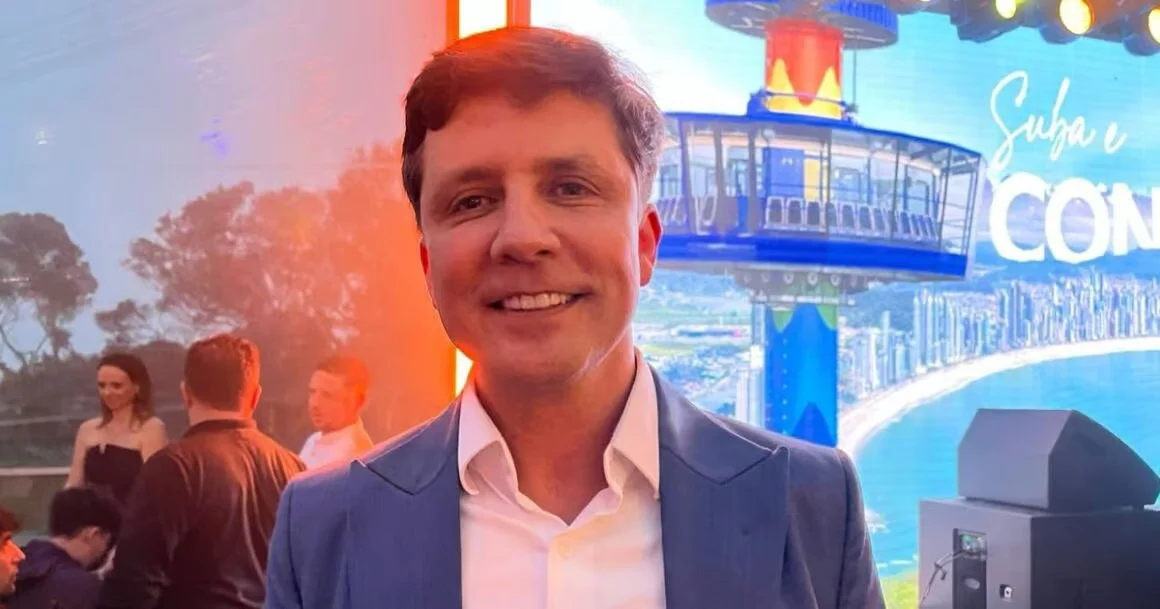 Fabrício Oliveira confirma candidatura durante inauguração no Unipraias